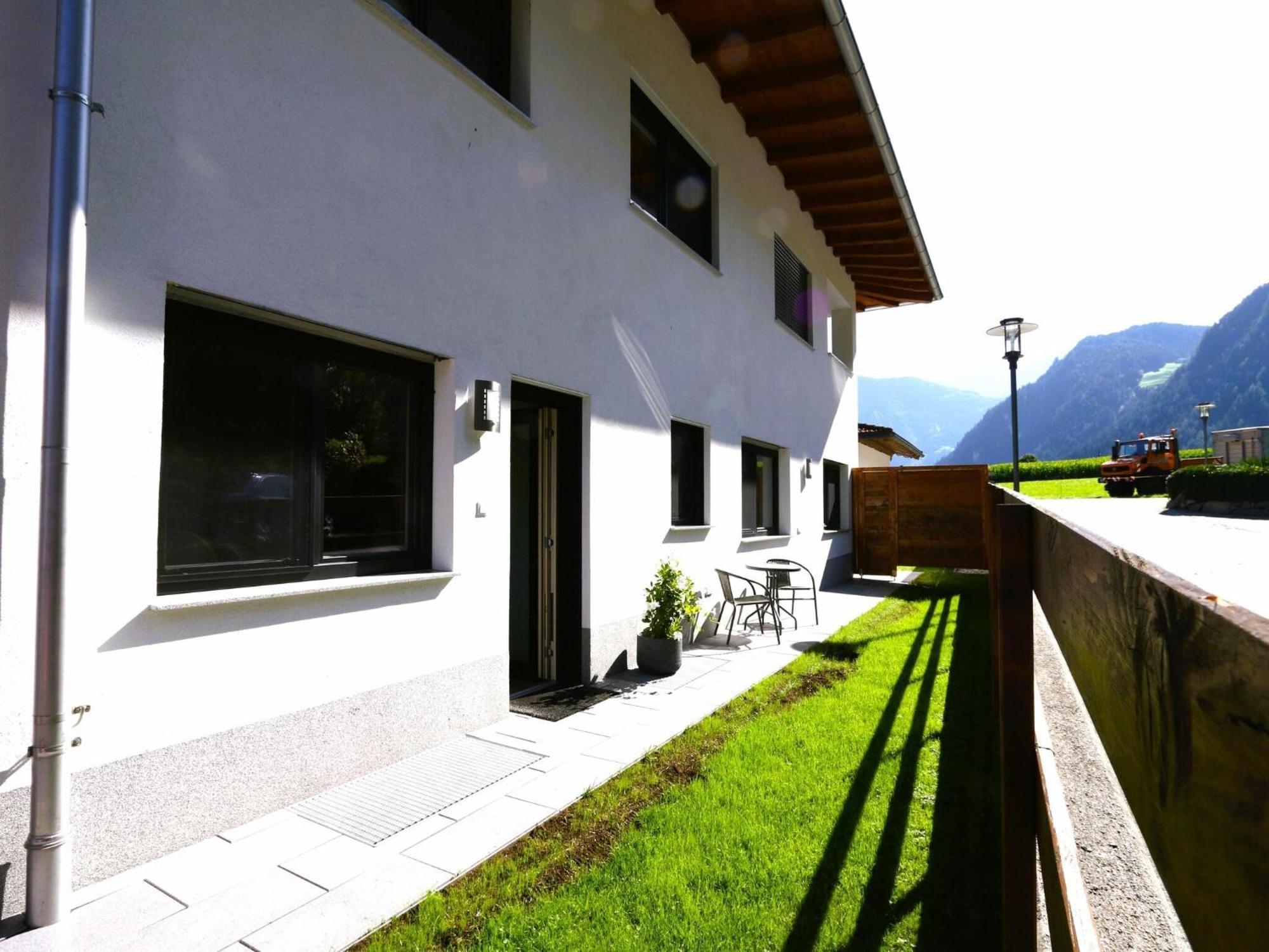 Quiet Holiday Flat Near The Mayrhofen Ski Area Швендау Екстериор снимка