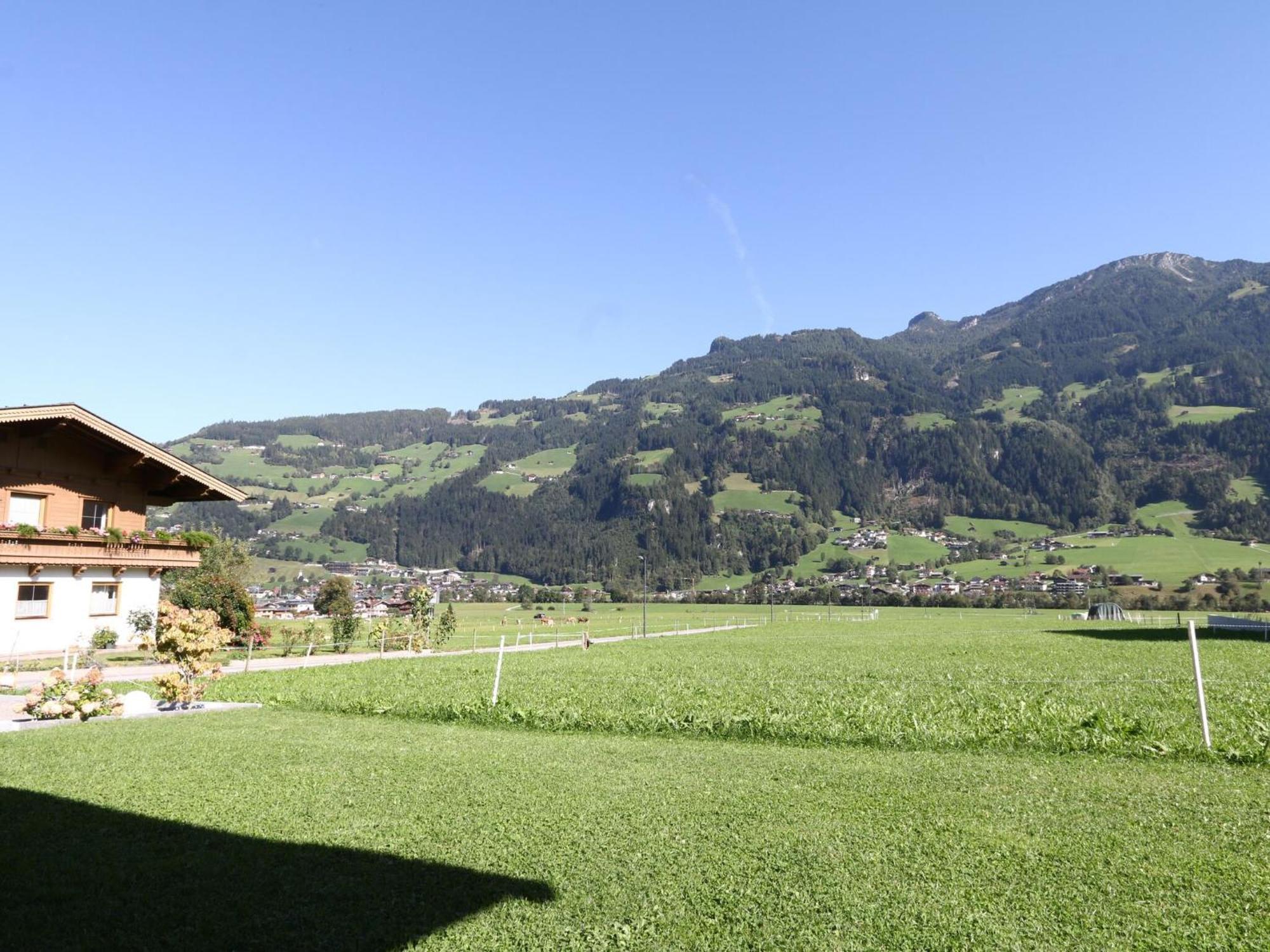 Quiet Holiday Flat Near The Mayrhofen Ski Area Швендау Екстериор снимка